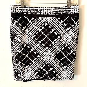🦃 The Limited BW Abstract Pencil Skirt Size 8
